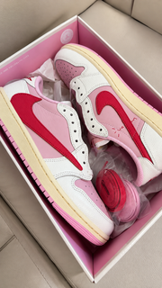 Jordan Retro 1 travis Rosada
